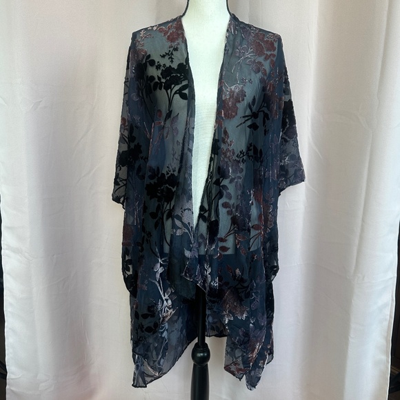 Lovestitch pink black velvet floral shawl - Picture 1 of 3